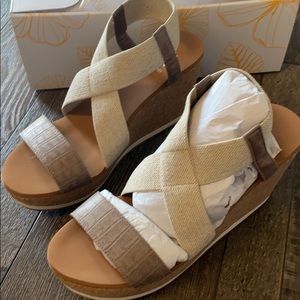Women’s Yellow box wedge sandals-size 8